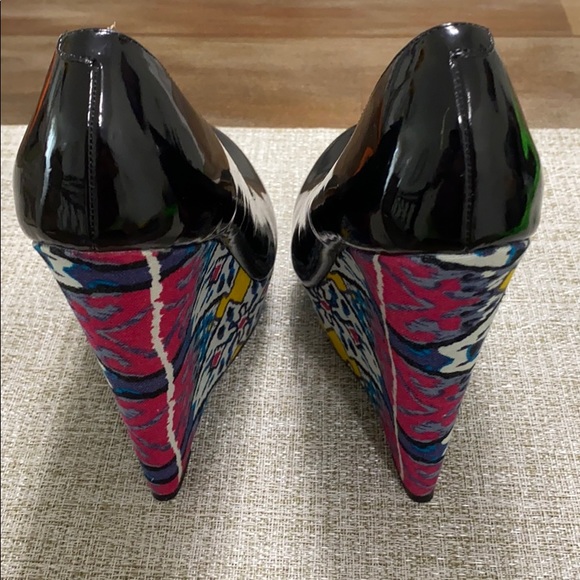 Steve Madden round toe black w/multicolor platform - Picture 8 of 11